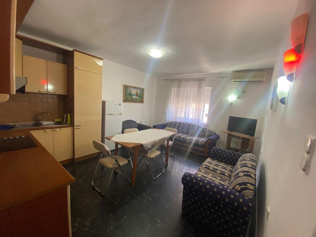 דירות Vlorë Pina'S House מראה חיצוני תמונה